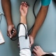 Private Krankenversicherung Ausland Auslands-Reisekrankenversicherung Blutdruck messen