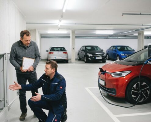 Wallbox im Mehrfamilienhaus 2026: Was deine Ladestation mit der Gebäudeversicherung deiner Nachbarn zu tun hat Christian Willmann Versicherungsmakler Mannheim
